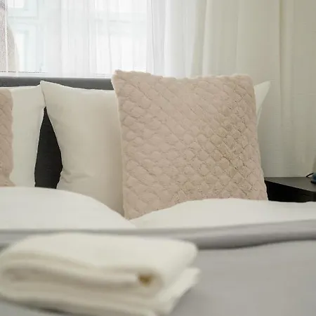 Charming Trzebnicka By Renters Apartment *