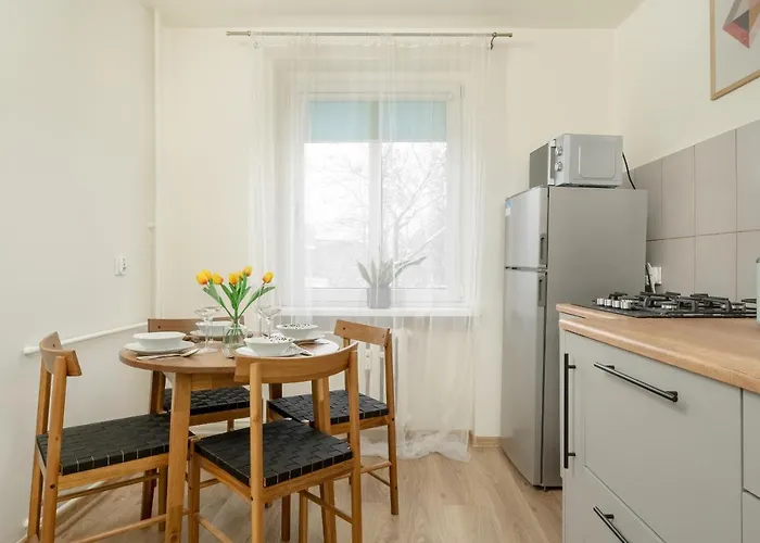 Charming Trzebnicka By Renters 브로츠와프